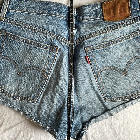 Levi’s High Rise Cutoff Shorts - Picture 4 of 4